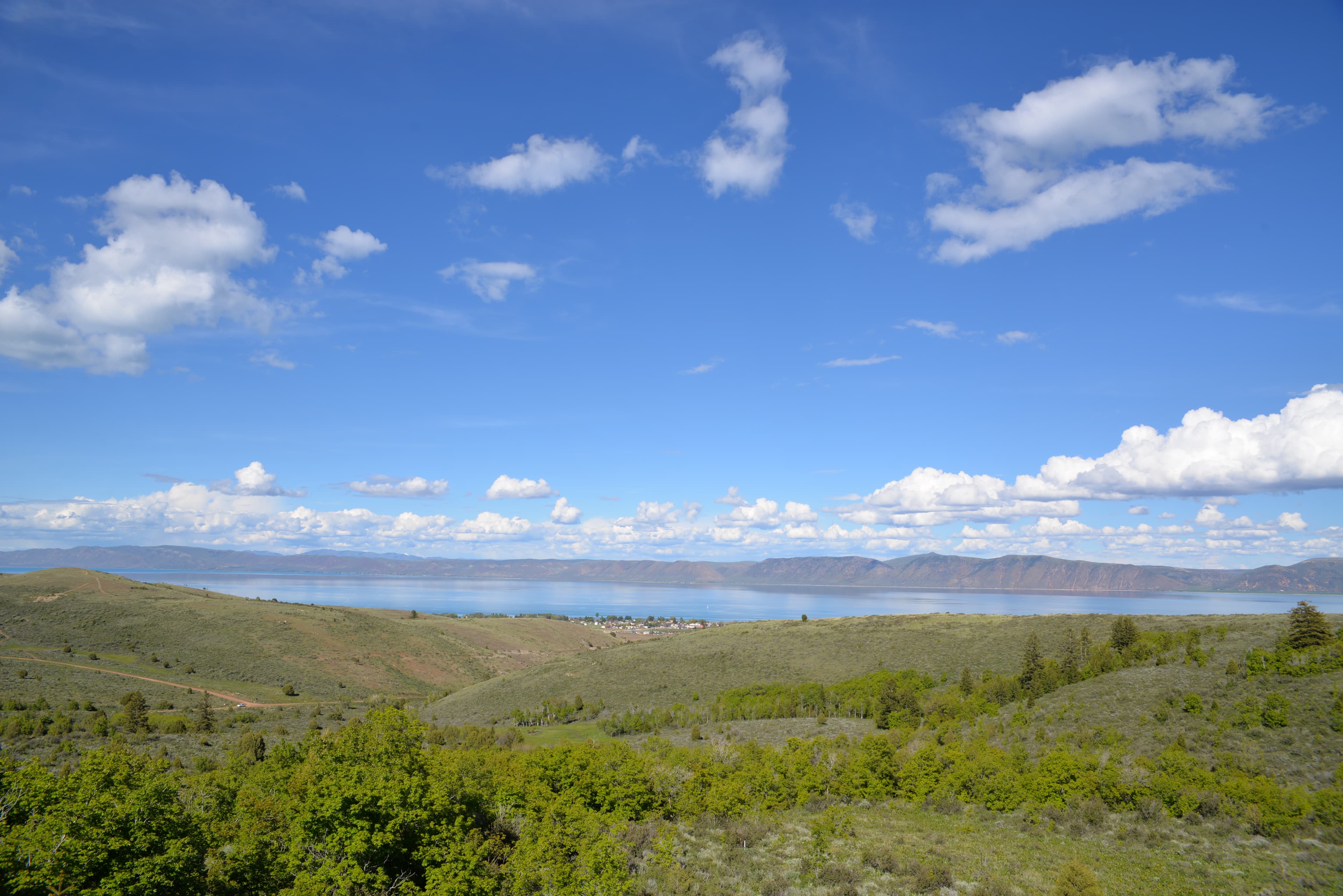 Bear Lake turquoise waters and mountain views